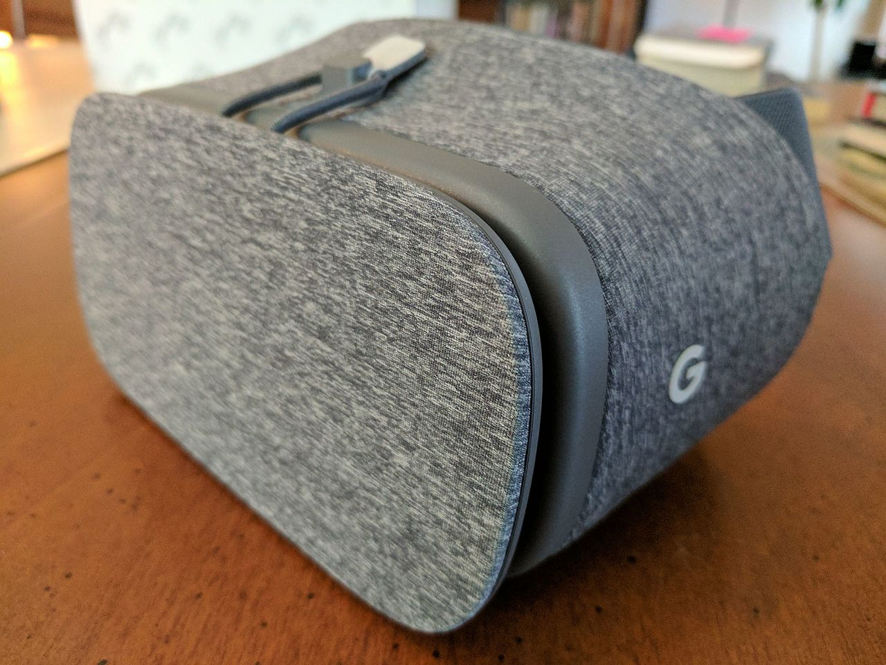 Google Daydream View Headset a ovladač
